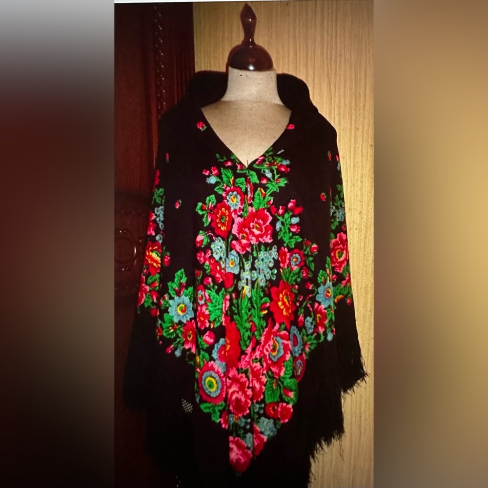 Vintage  Pavlovo Posad Wool Shawl with Silk Fringe - Collectible, Bright